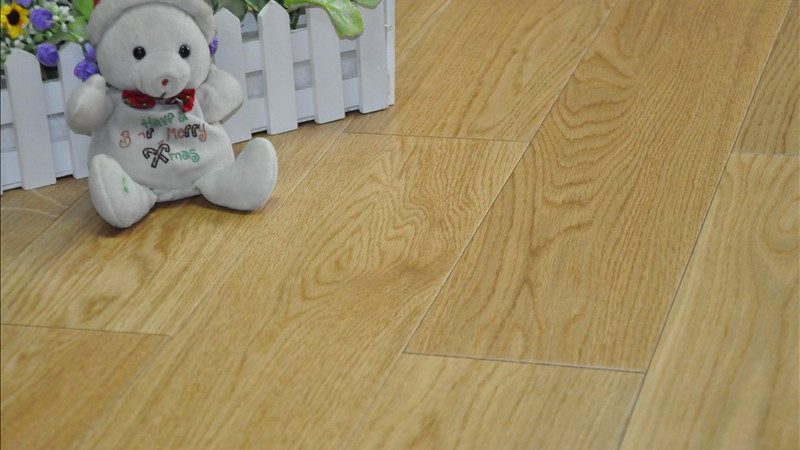锁扣地板厚度：如何选择合适厚度以兼顾舒适与稳定
